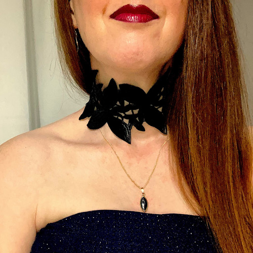 Luxury 9ct gold and Whitby Jet marquise necklace