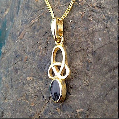 Small 9ct gold Celtic loop pendant with oval Whitby Jet stone