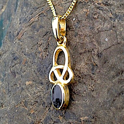 Small 9ct gold Celtic loop pendant with oval Whitby Jet stone