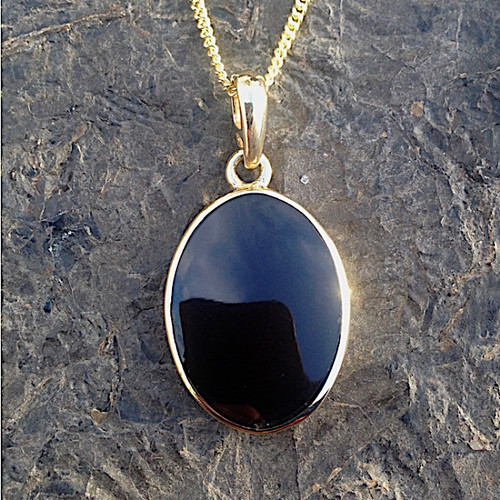 Large oval Whitby Jet pendant with 9ct gold 18 inch curb chain