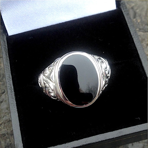 Gents large 925 silver finely carved signet ring with oval Jet stone Gents large 925 silver finely carved signet ring with oval Jet stone