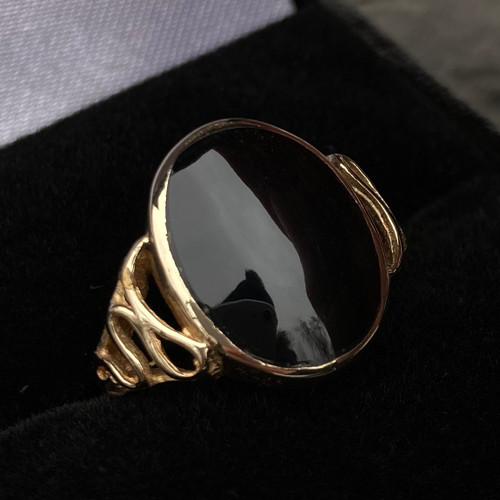 Ladies 18ct yellow gold oval Whitby Jet split shoulder ring in gift case