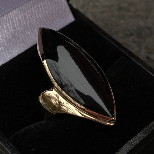 Extra large 18ct yellow gold wide marquise cut Whitby Jet ring in gift box