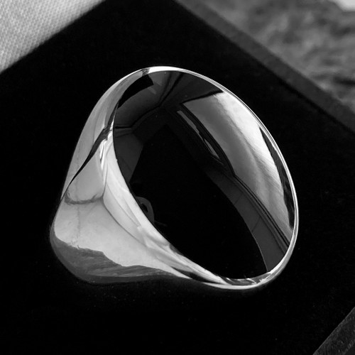 Gents large oval sterling silver Whitby Jet smooth signet ring in gift box