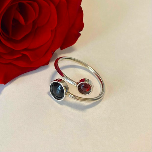 Hand crafted 925 Sterling silver Whitby Jet red garnet double stone open ring with gift case