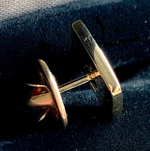 Gents 9ct gold Whitby Jet square tie pin with gift box