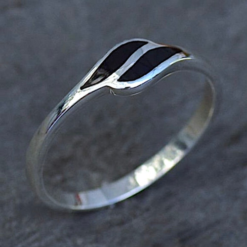 Ladies sterling silver slim ring with two curved slither shaped inlaid Jet stones