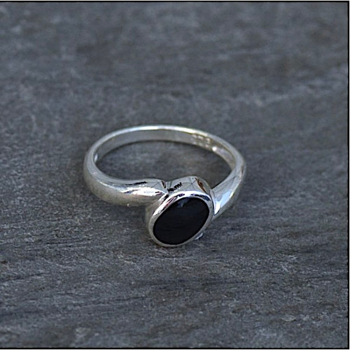 925 silver ring with twist shank and oval organic black hand carved stone