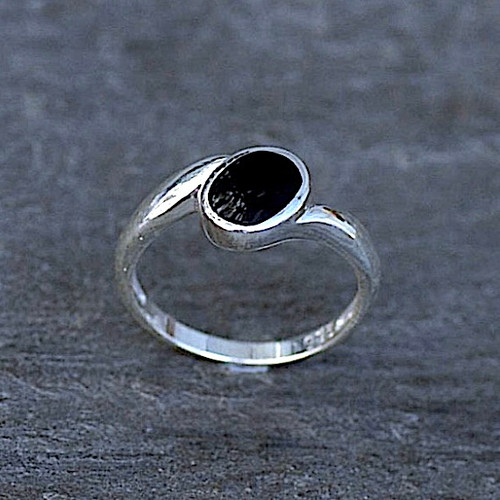 Sterling silver twisted shoulder ring with oval Whitby Jet stone