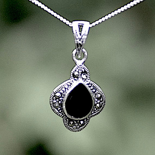 Glamorous Whitby Jet Swiss Marcasite Sterling silver teardrop stone necklace