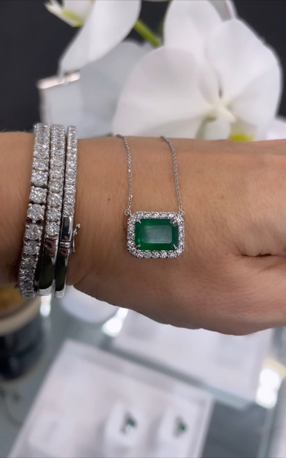 18ct White Gold Emerald & Diamond Pendant  18ct White Gold Emerald & Diamond Pendant