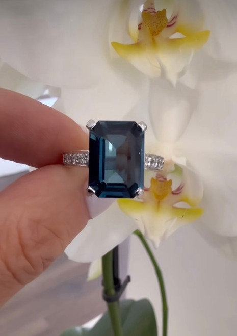 18ct white gold ring featuring a 6.80 carat London blue topaz and natural diamonds