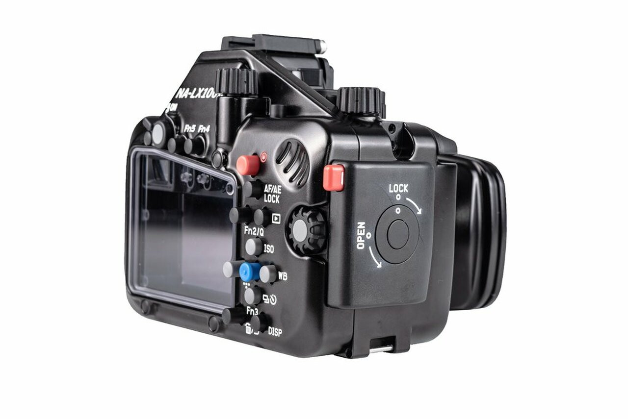 ダイビングデジカメPanasonic LUMIX TZ30 と適合ハウジング