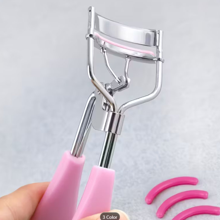 Eyelash Curler with Replacement Pads from Kiss and Makeup