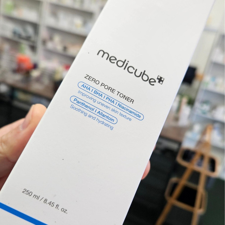 medicube Zero Pore Toner 250ml reduces the look of pores