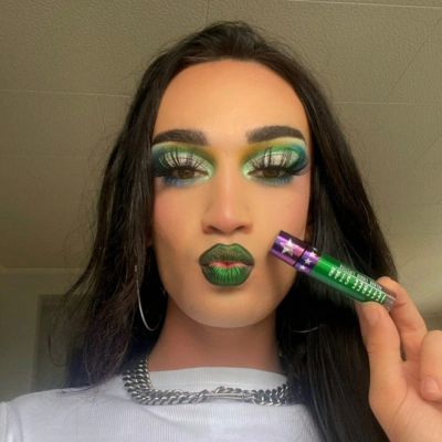 Kade Cameron shows the Lizard Jewel Velour Lipstick and Psychedelic Palette by Jeffree Star