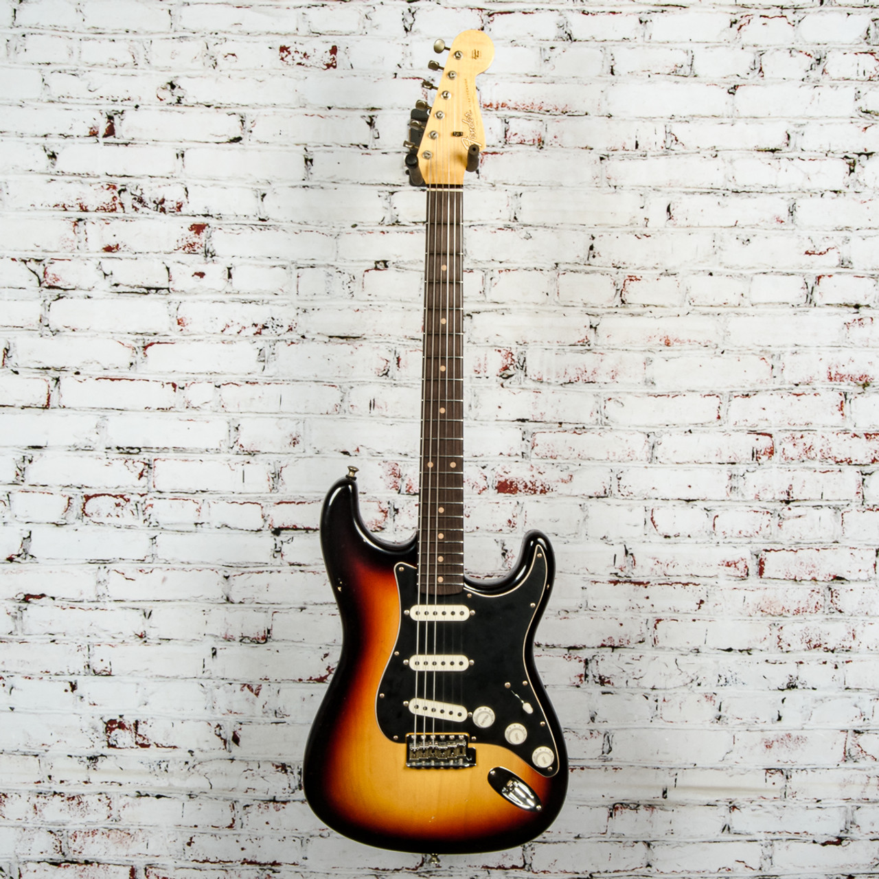 Fender - B2 Postmodern Strat® - Electric Guitar - Journeyman Relic® -  Rosewood Fingerboard - 3-Color Sunburst - w/ Deluxe Hardshell Case - x6649