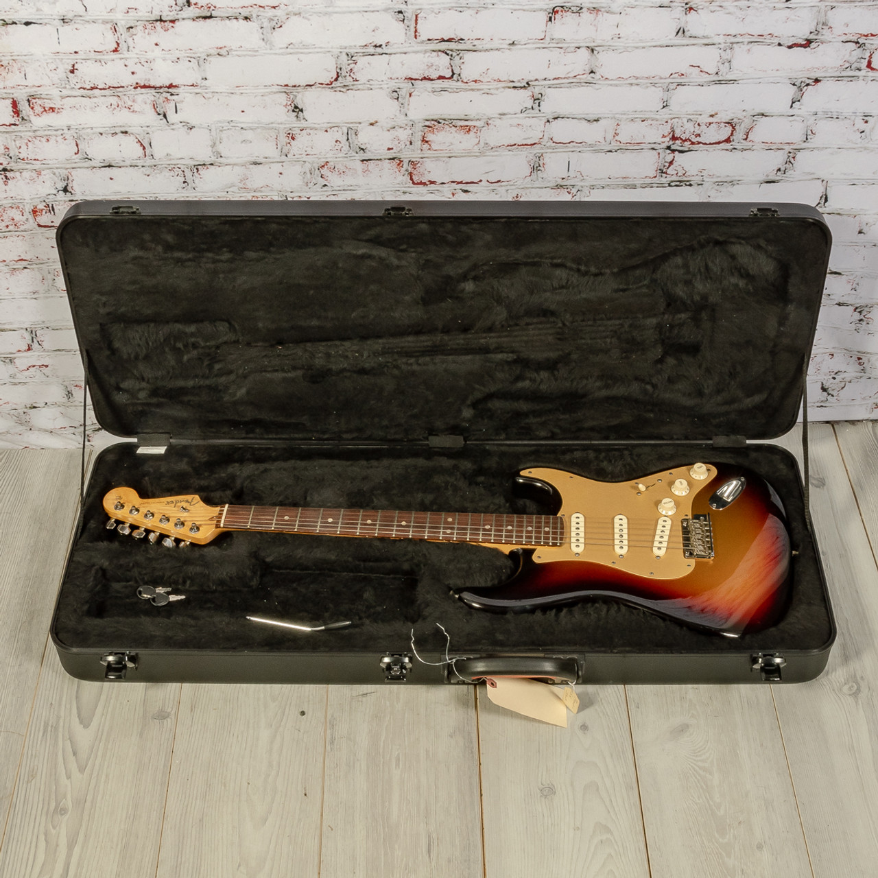 フェンダーアメリカンスタンダードストラトキャスター2013年製造 Fender American Standard Strat 2013 Used, with case | Mass