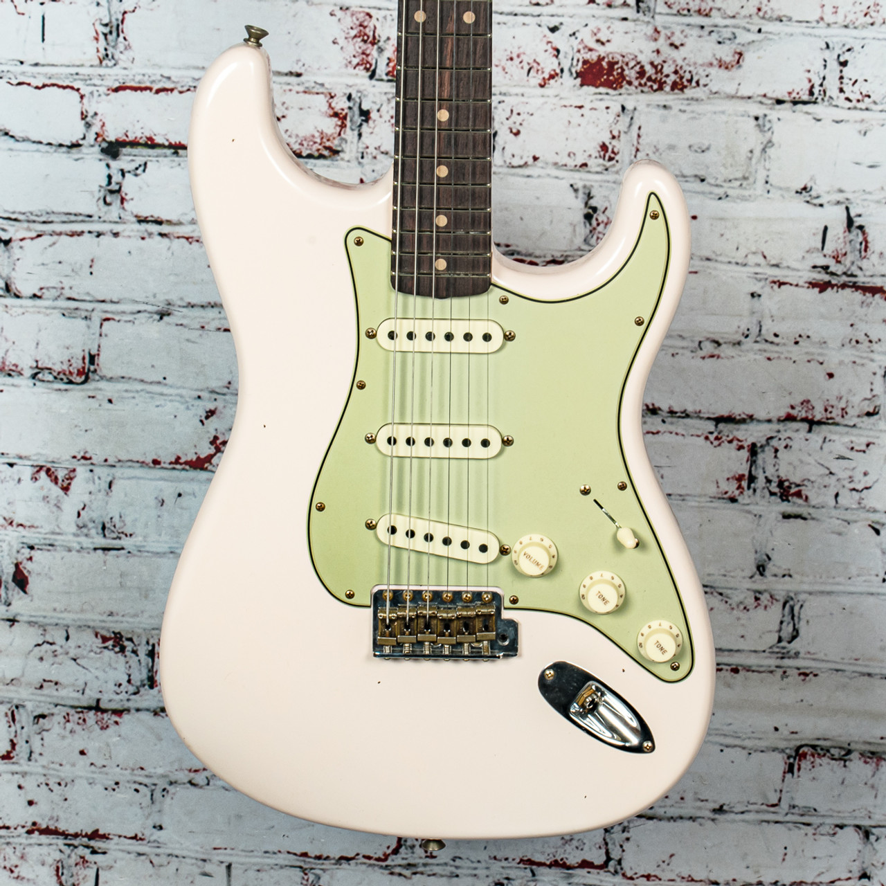 Fender - Custom Shop 1959 Stratocaster® - Electric Guitar - Journeyman  Relic®, 3A Rosewood Fingerboard - Super Faded Aged Shell Pink - w/  Hardshell 