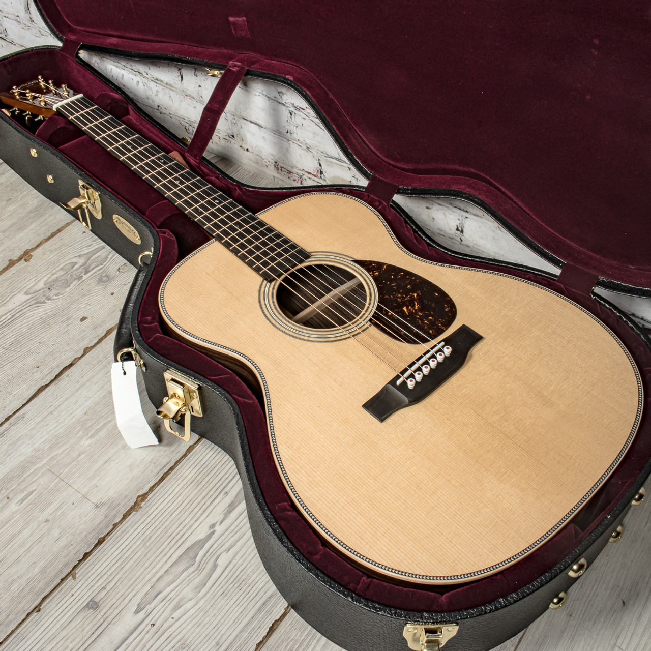 Martin - OM-28 Modern Deluxe - Acoustic Guitar - Natural - w/ Hardshell  Case - x7197
