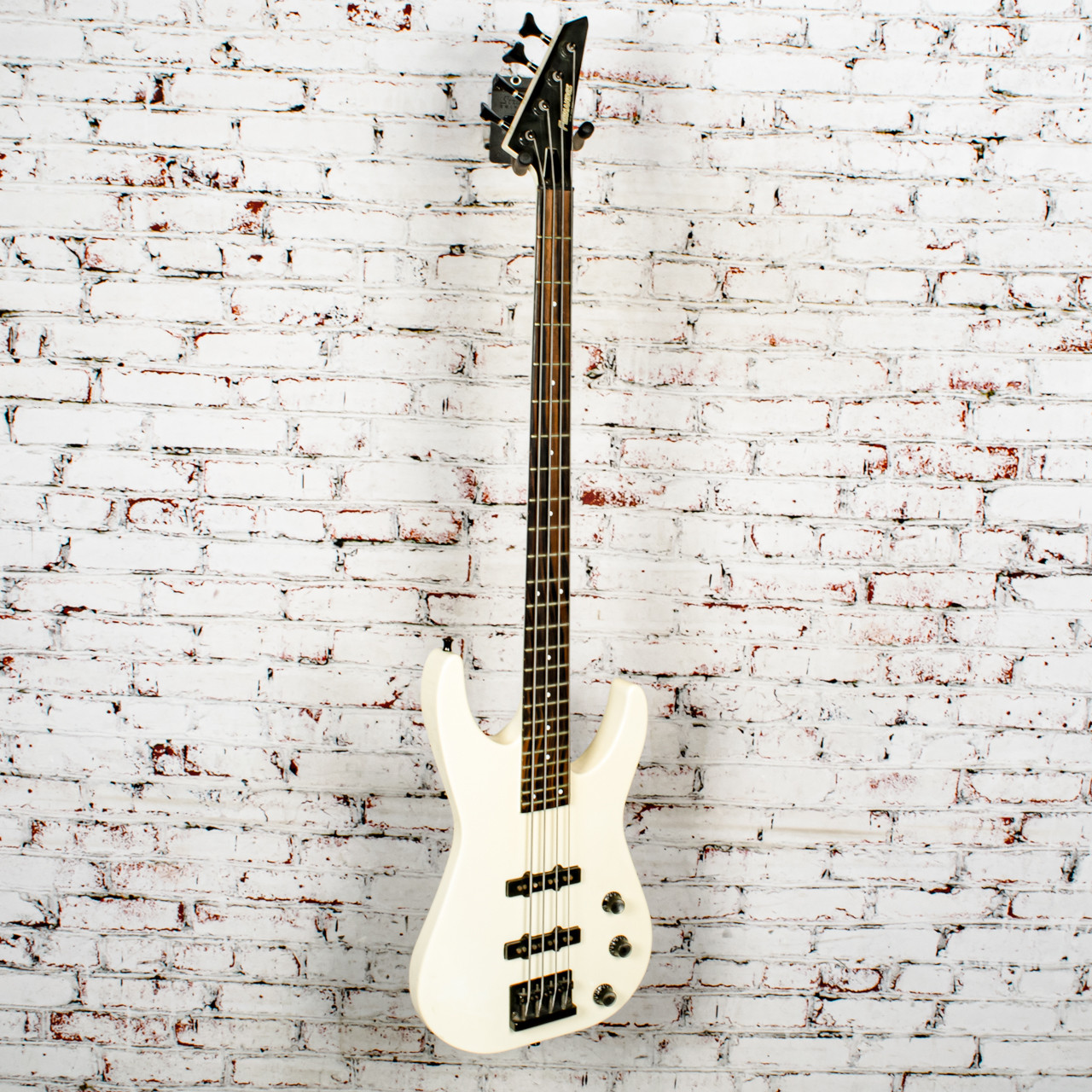 Fernandes - 4 String Bass, White - w/HSC - x2154 - USED