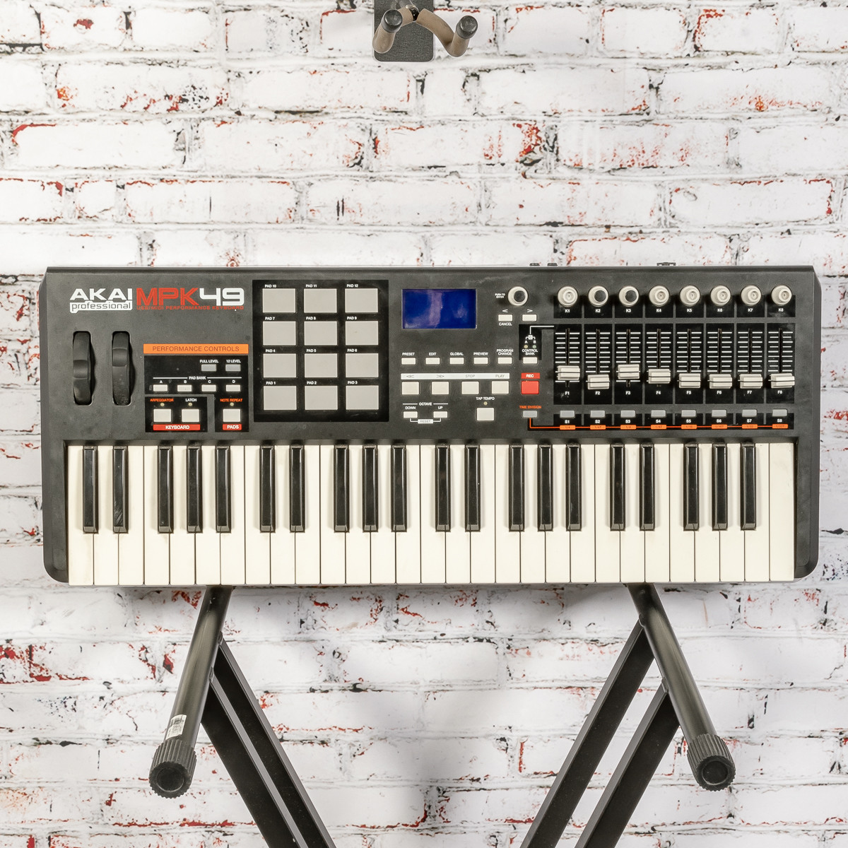 Akai - MPK49 - 49 Key USB MIDI Controller - x5810 - USED