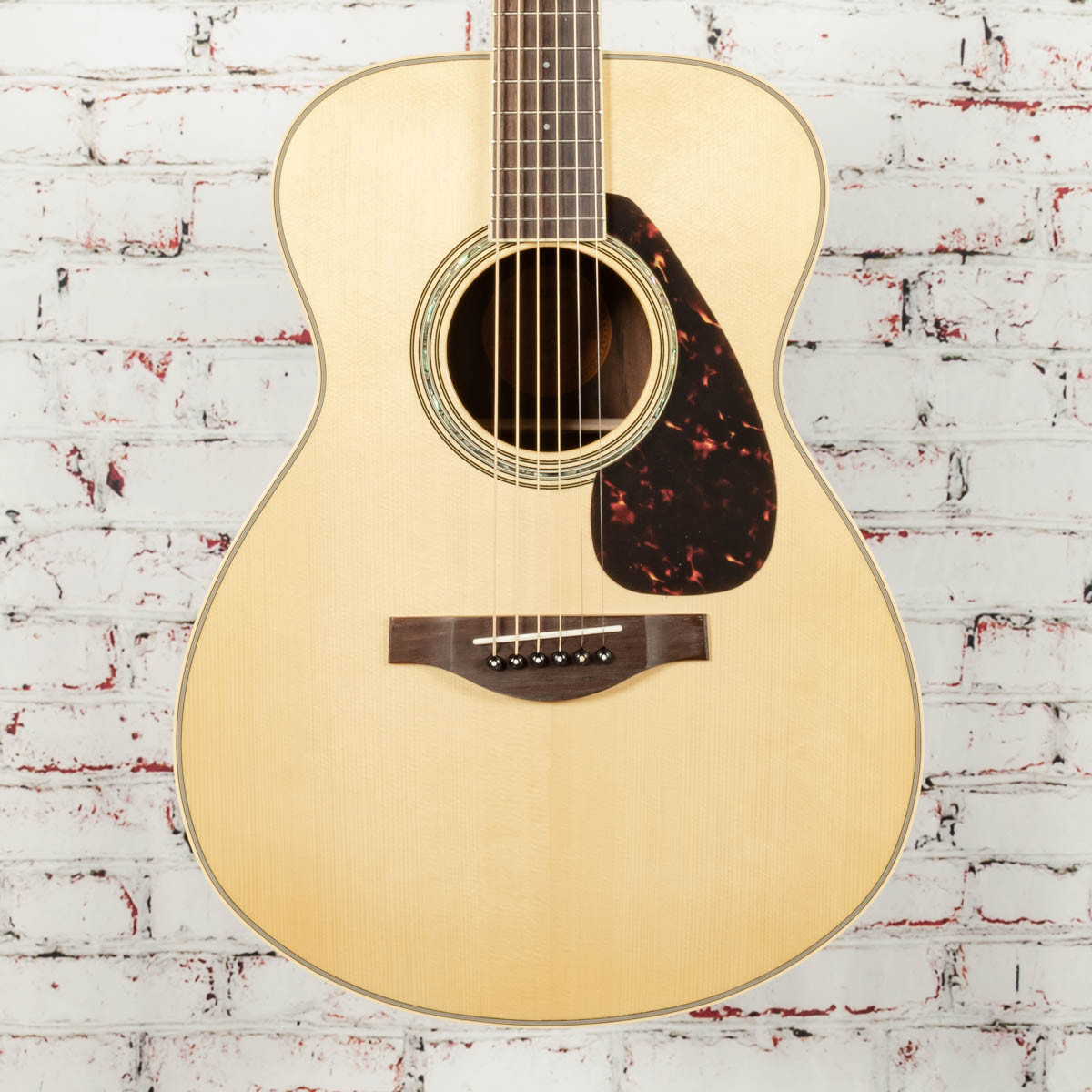 Yamaha LS6 ARE Acoustic/Electric Guitar Natural