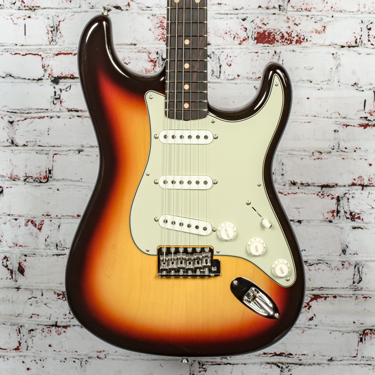 Fender - NOS Vintage Custom 1959 - Stratocaster® Electric Guitar - Rosewood  Fingerboard - Chocolate 3-Color Sunburst - w/ Deluxe Hardshell Case -