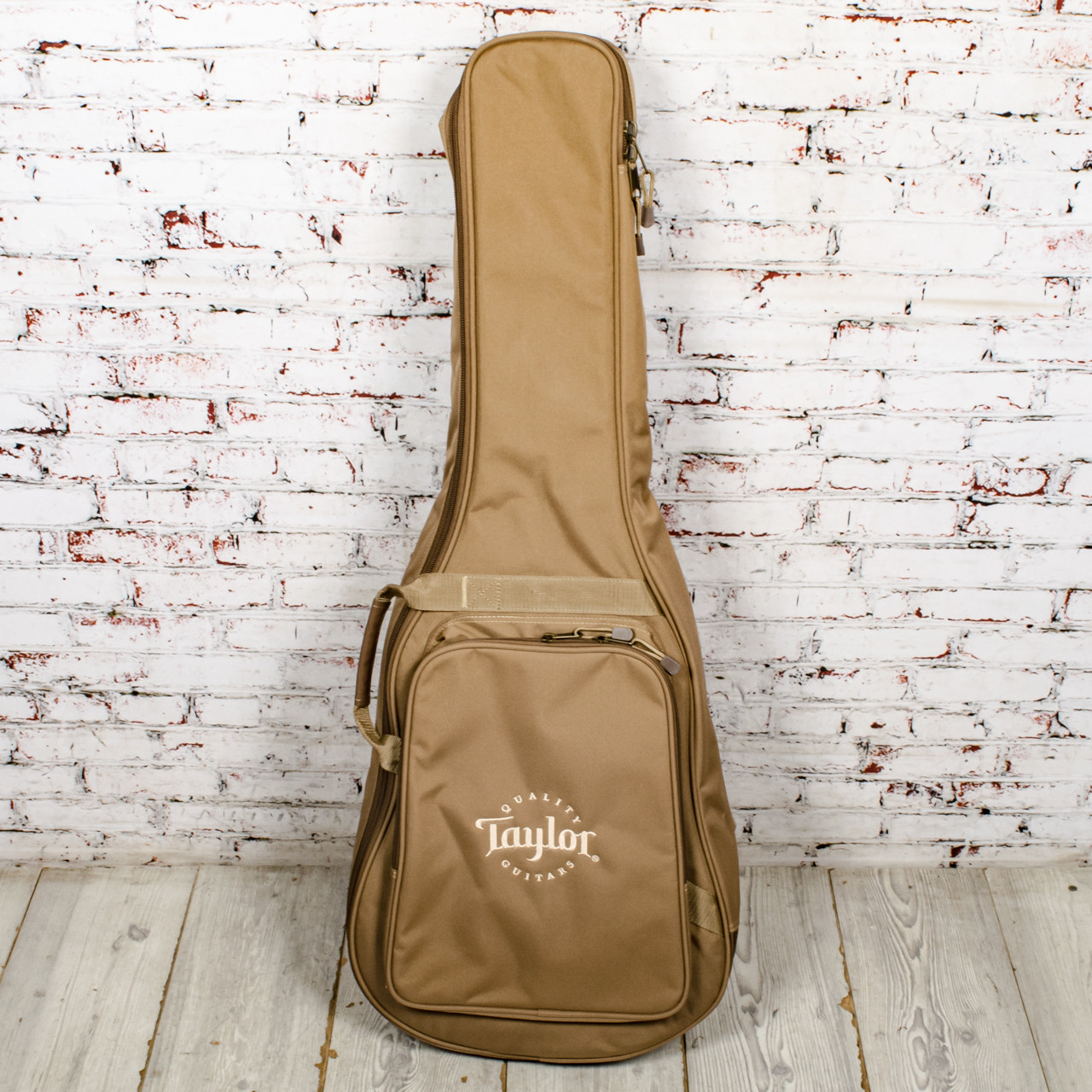 Taylor - BBTe Walnut - Travel Acoustic-Electric Guitar - Spruce