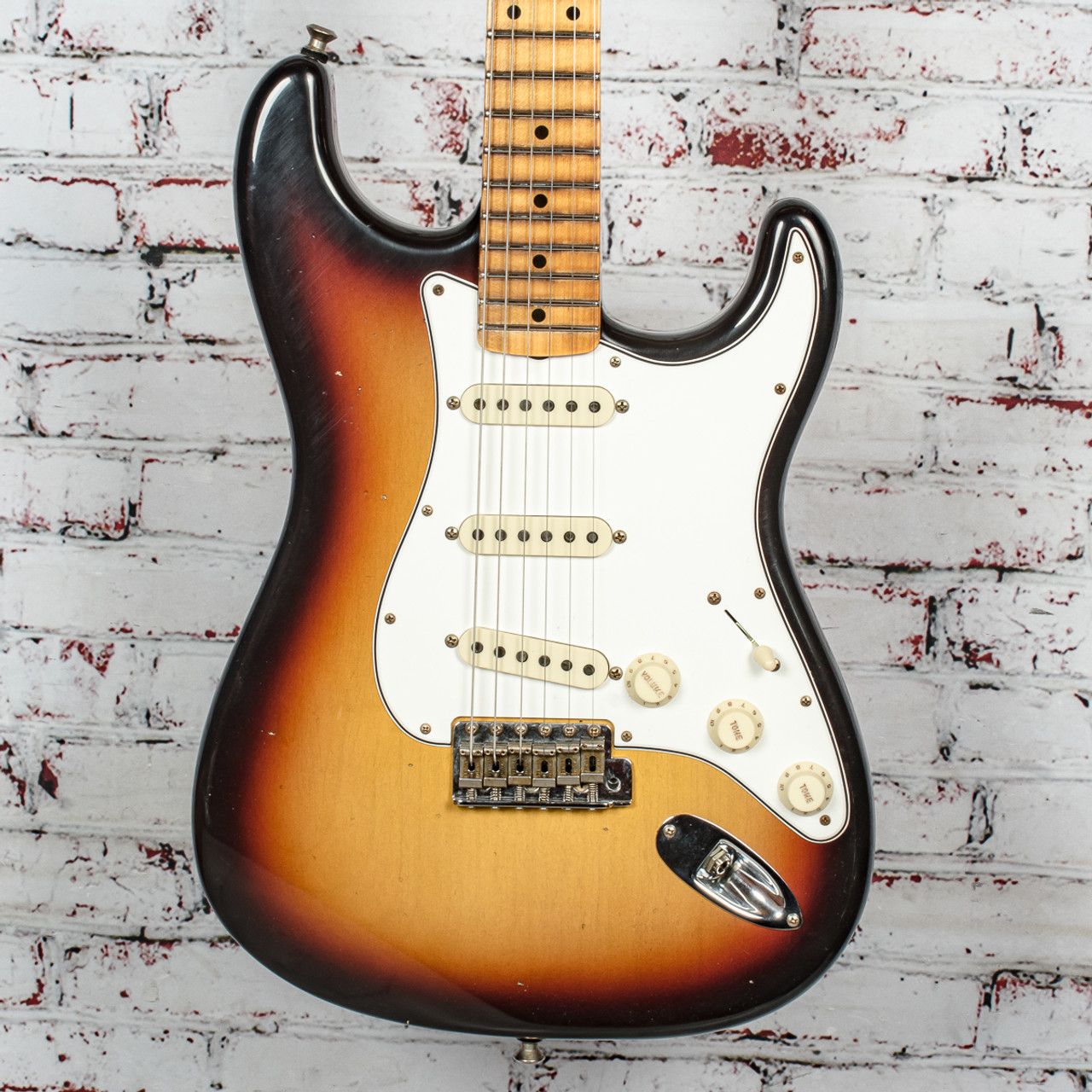 Fender - B2 Postmodern - Stratocaster® Electric Guitar - Journeyman Relic®  - Maple Fingerboard - Bleached 3-Color Sunburst - w/ Deluxe Hardshell Case  