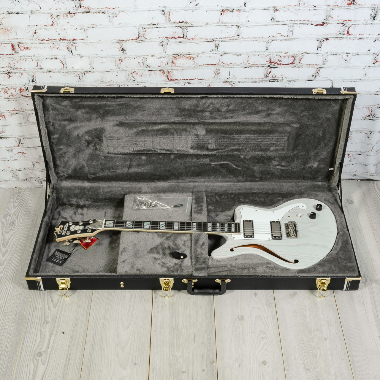 D'Angelico Deluxe Bedford SH LE Satin White Wash MMM Exclusive