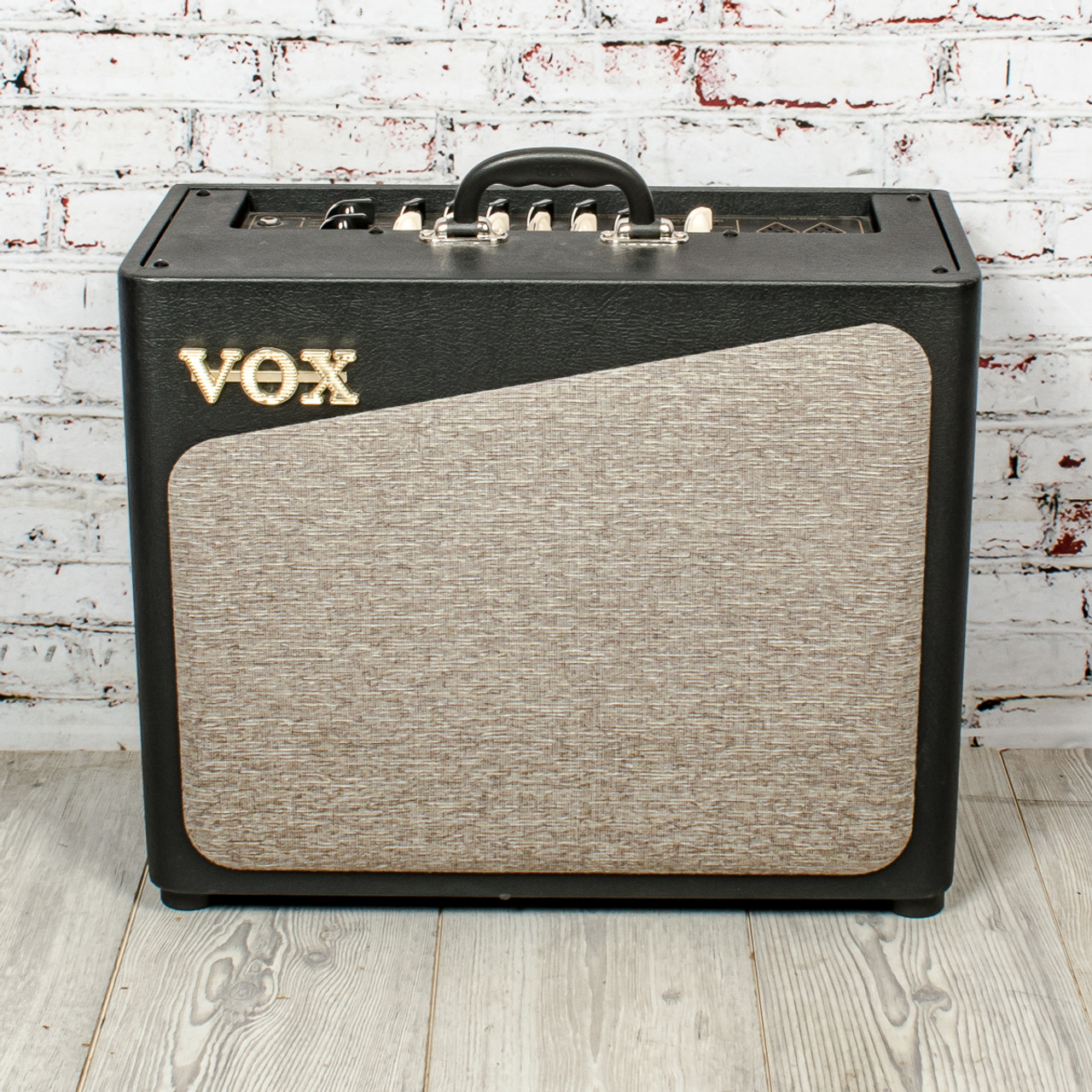 Vox - AV30 - 30w 1x10 Analog Valve Modeling Amp - x5684 (USED)