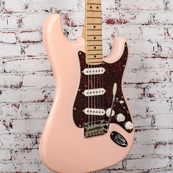 Fender Limited Edition Player Stratocaster Electric Guitar, Shell Pink x4409 (USED)