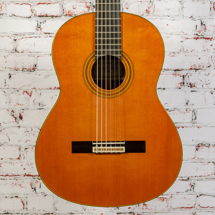 Yamaha - GC32C - Handcrafted Cedar Classical Acoustic Guitar - Natural - with  Soft Case 