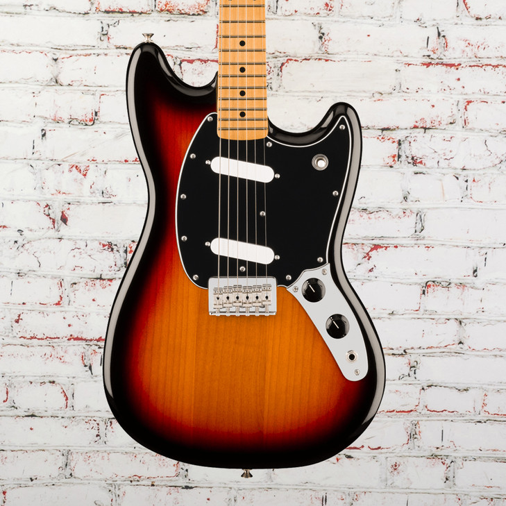 Fender Player II Mustang, Maple Fingerboard, 3-Color Sunburst 