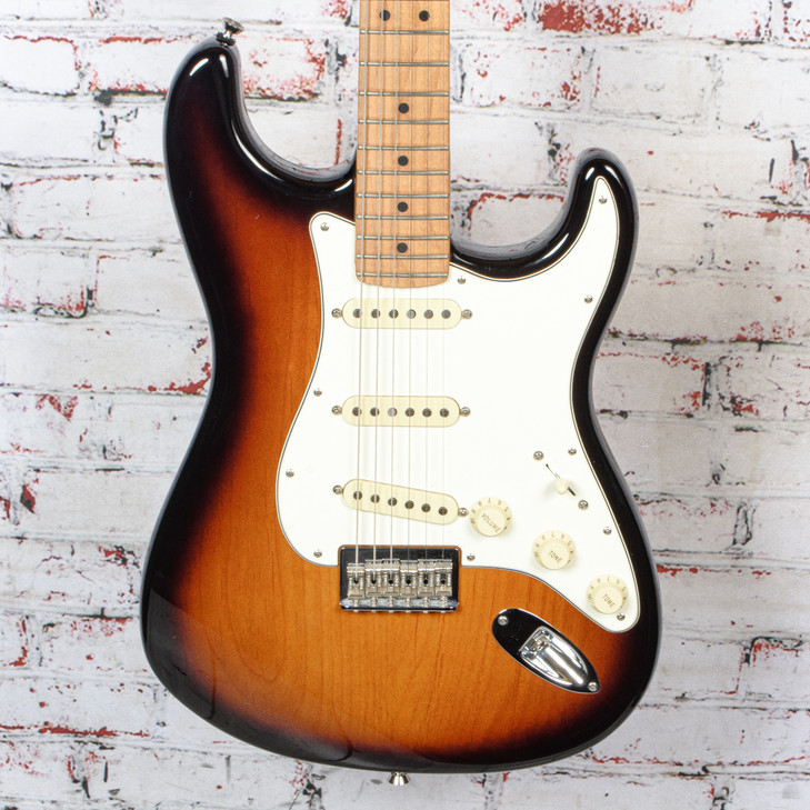 Fender Mod Shop Stratocaster Hardtail Roasted Maple Neck 2 Color Sunburst, Deluxe Drive Pickups w/OHSC