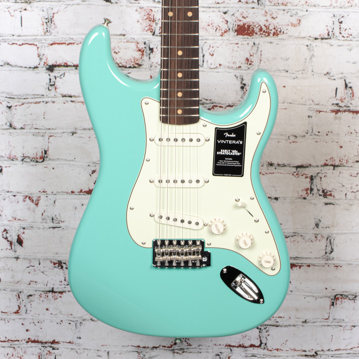 Fender - Vintera III Early '60s Stratocaster - Electric Guitar w/ Rosewood Fingerboard - Seafoam Green - w/ Deluxe Gigbag