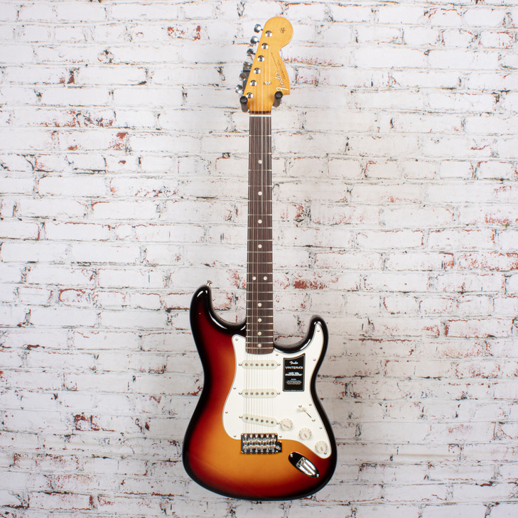 Fender - Vintera III Late '60s Stratocaster - Electric Guitar w/ Rosewood Fingerboard - 3-Color Sunburst - w/ Deluxe Gigbag