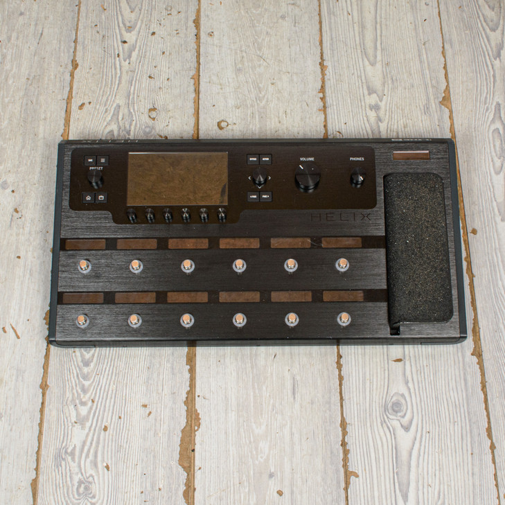 LIne 6 Helix Floor Multi-Effect w/ Gator Road Case USED