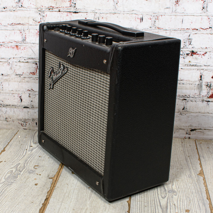 Fender - Mustang I V11x8 20W Guitar Solid-State Modeling Combo Amplifier - USED