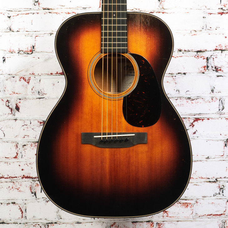 Martin - 2026 00-18 Joe Bonamassa Signature Artist Series - Acoustic Guitar - Dark Mahogany w/ Sunburst Top - w/ Hardshell Case - x9996