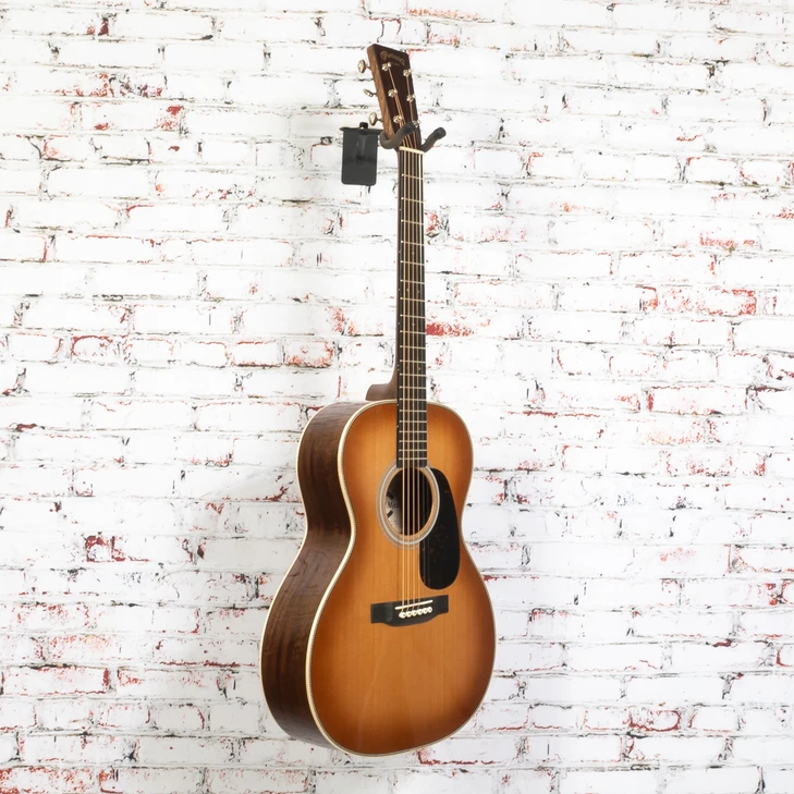 Martin - Manchester Music Mill 20th Anniversary Commemorative Edition Custom Shop 00L-Size - 14-Fret Acoustic Guitar w/ Slope Shoulder - Red Cedar/Black Walnut - Toasted Burst - w/ Hardshell Case