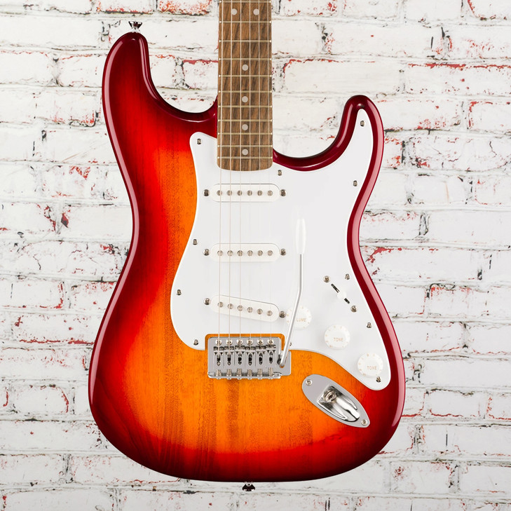 Squier - Sonic Stratocaster Electric Guitar w/ Laurel Fingerboard - Sienna Sunburst
