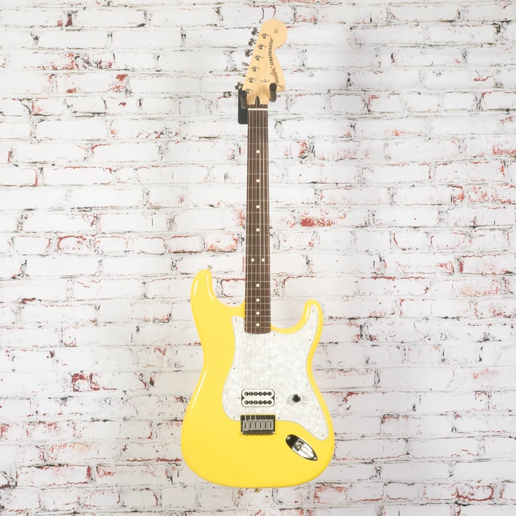 Fender - Tom DeLonge Stratocaster - Electric Guitar w/ Rosewood Fingerboard - Graffiti Yellow - w/ Deluxe Gigbag