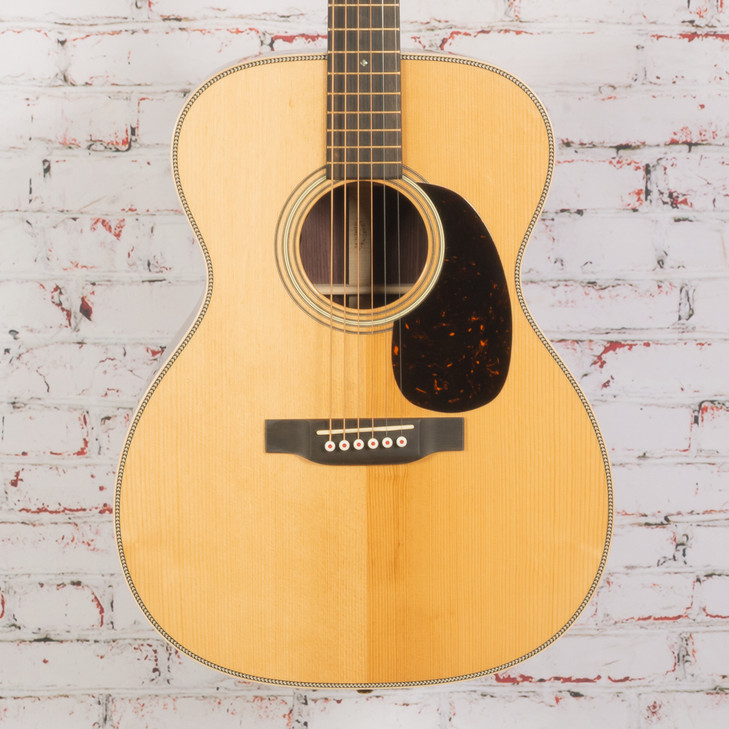 Martin - 00028E Modern Deluxe - Acoustic-Electric Guitar - Natural - with  Hardshell Case
