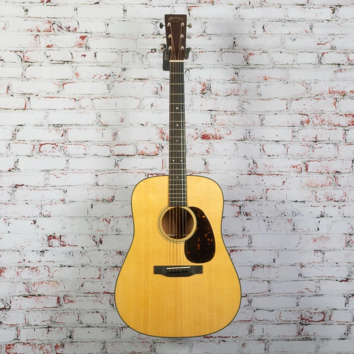 Martin - 2025 D-18 Standard Series Acoustic Guitar - Natural Aging Toner - with  Hardshell Case