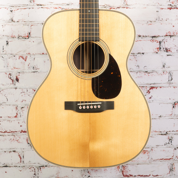 Martin - OM-28 Modern Deluxe - Acoustic Guitar - Natural - with  Hardshell Case