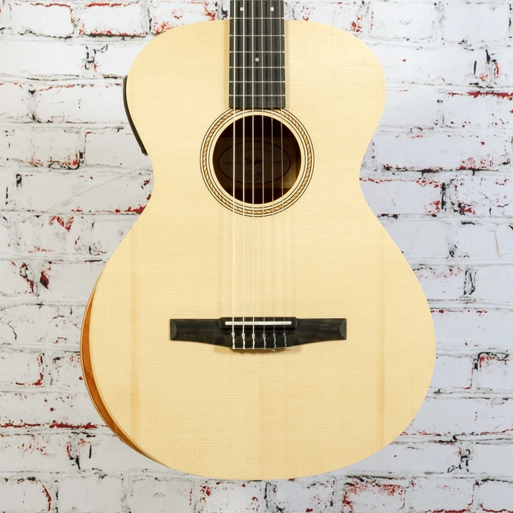 Taylor - DEMO Academy 12E-N - Nylon-String Acoustic-Electric Guitar - Natural - w/ Gigbag