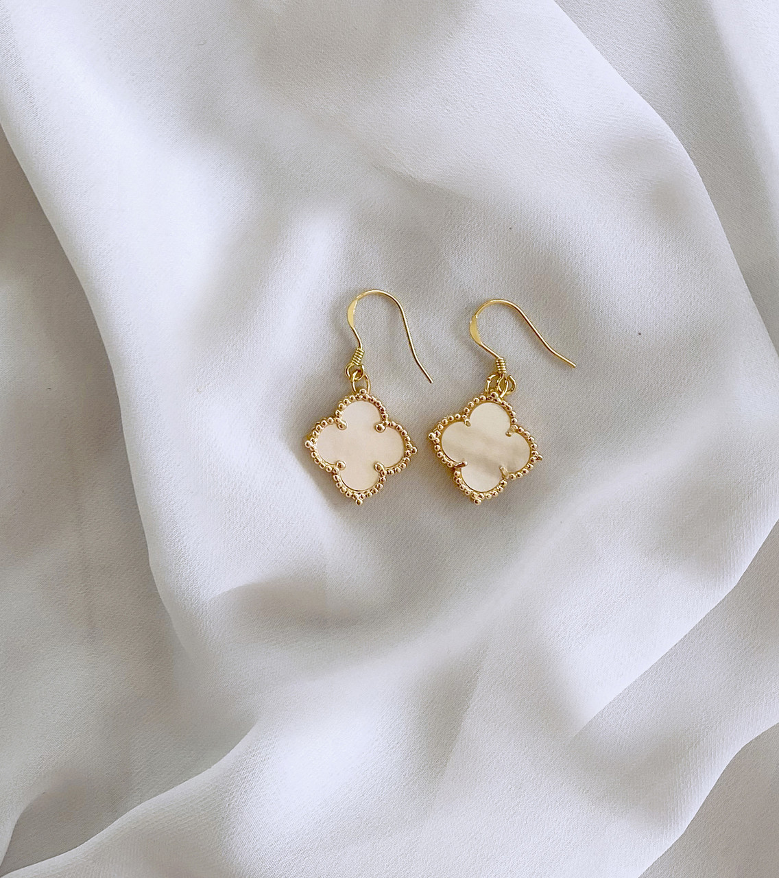 アクセサリー CONTOUR EARRINGS | Gold Charlene K - Single Mother of Pearl Clover Gold Earrings - Marie