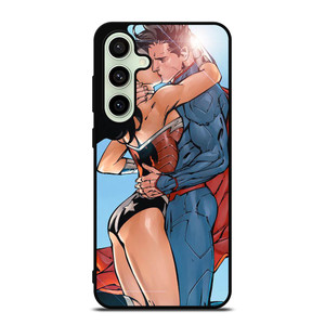 SUPERMAN WONDER WOMAN CARTOON KISSING Samsung Galaxy S24 FE Case Cover SUPERMAN WONDER WOMAN CARTOON KISSING Samsung Galaxy S24 FE Case Cover